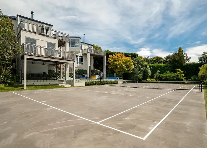 Villa Entertainer